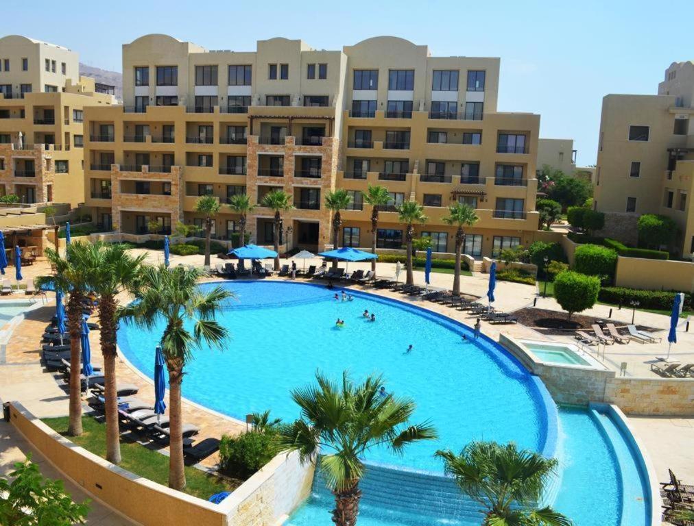Spacious Apartments With Sea View At Samarah Resort Sweimeh エクステリア 写真