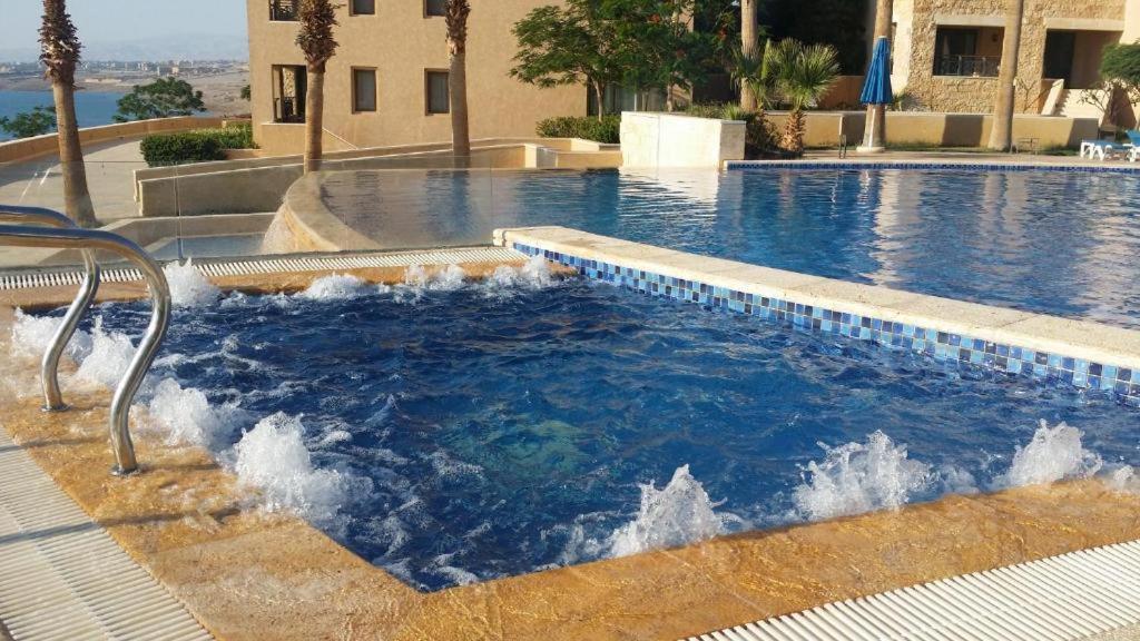 Spacious Apartments With Sea View At Samarah Resort Sweimeh エクステリア 写真