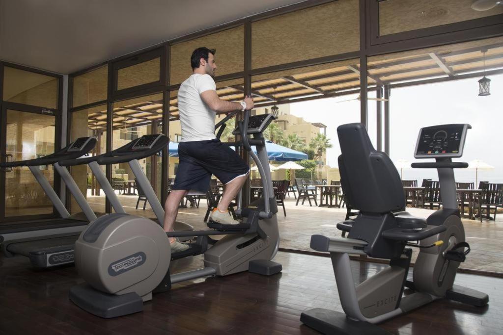 Spacious Apartments With Sea View At Samarah Resort Sweimeh エクステリア 写真
