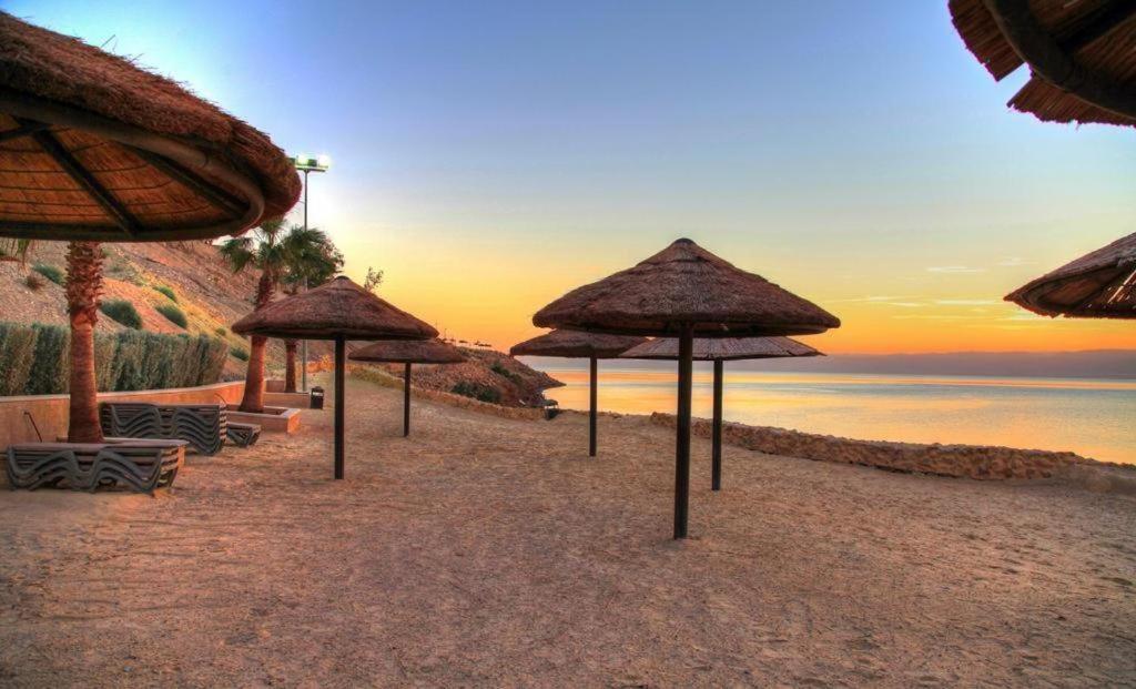 Spacious Apartments With Sea View At Samarah Resort Sweimeh エクステリア 写真