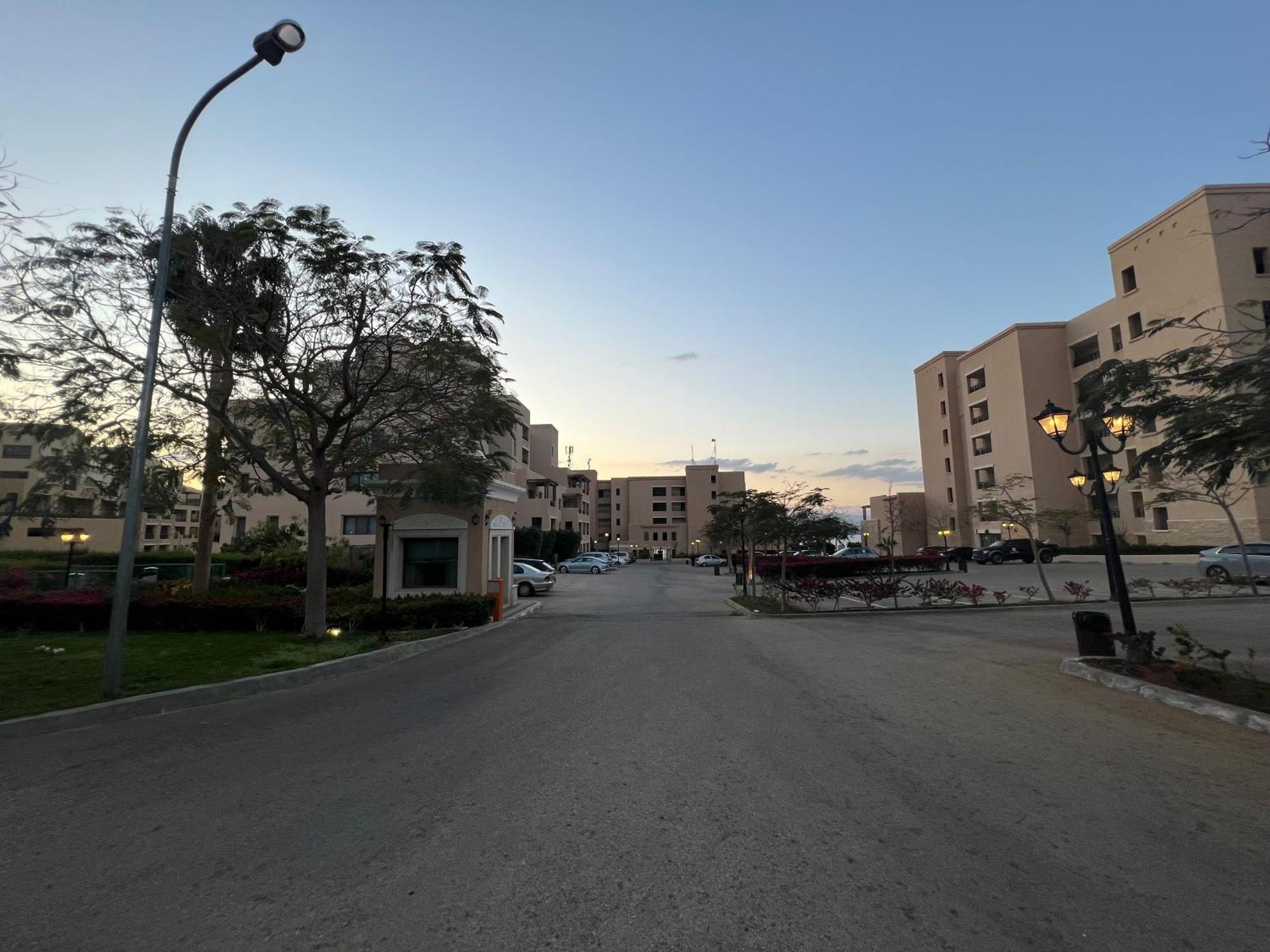 Spacious Apartments With Sea View At Samarah Resort Sweimeh エクステリア 写真