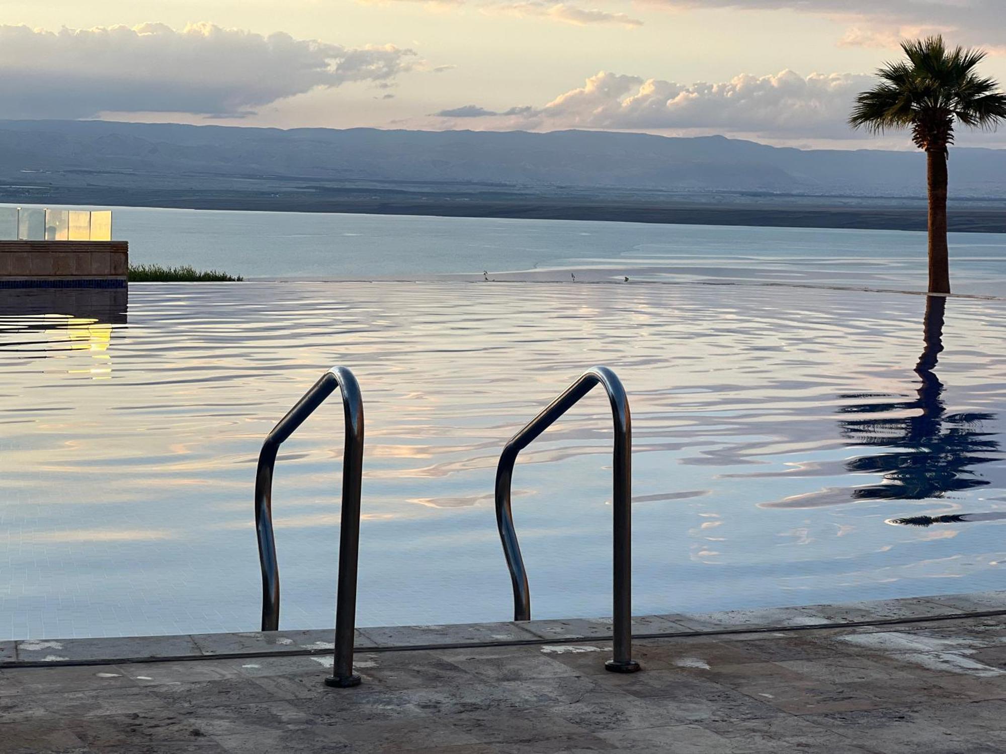 Spacious Apartments With Sea View At Samarah Resort Sweimeh エクステリア 写真